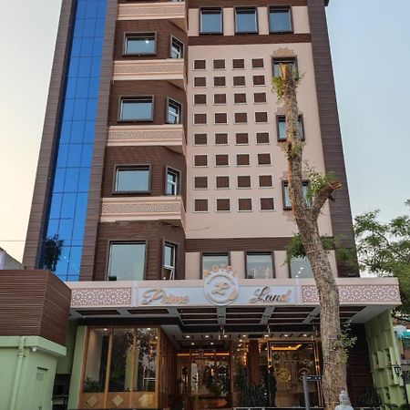 Prime Land Hotell Varanasi Exteriör bild