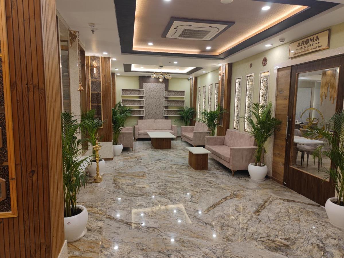 Prime Land Hotell Varanasi Exteriör bild