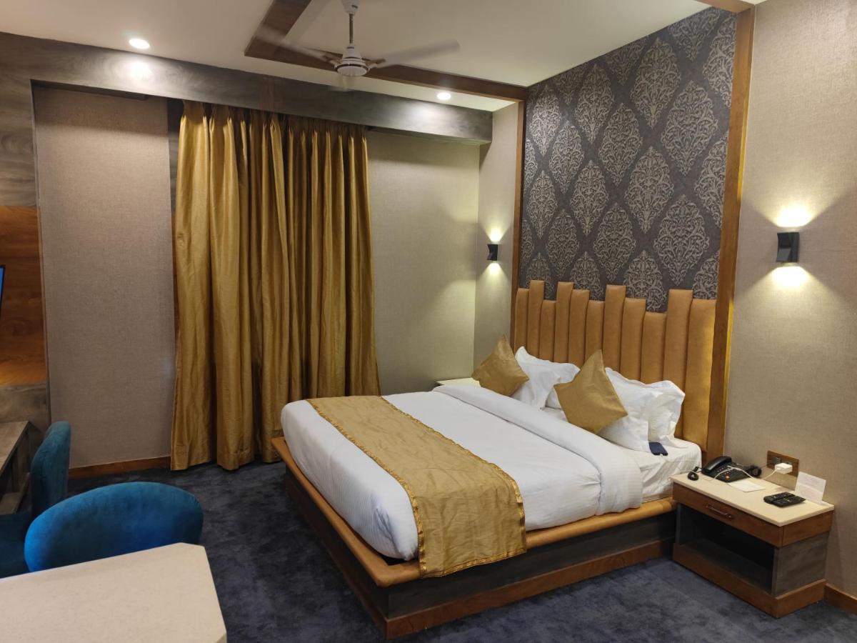 Prime Land Hotell Varanasi Exteriör bild