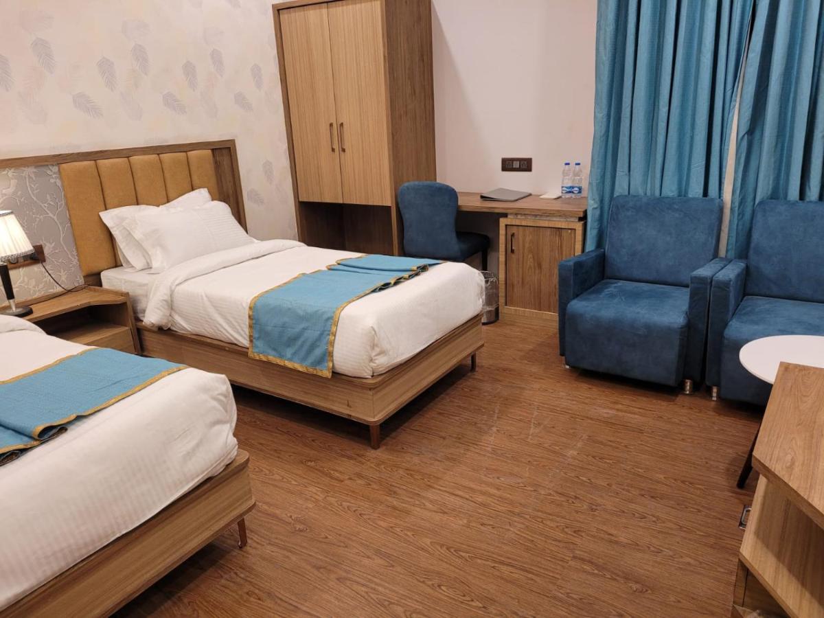 Prime Land Hotell Varanasi Exteriör bild