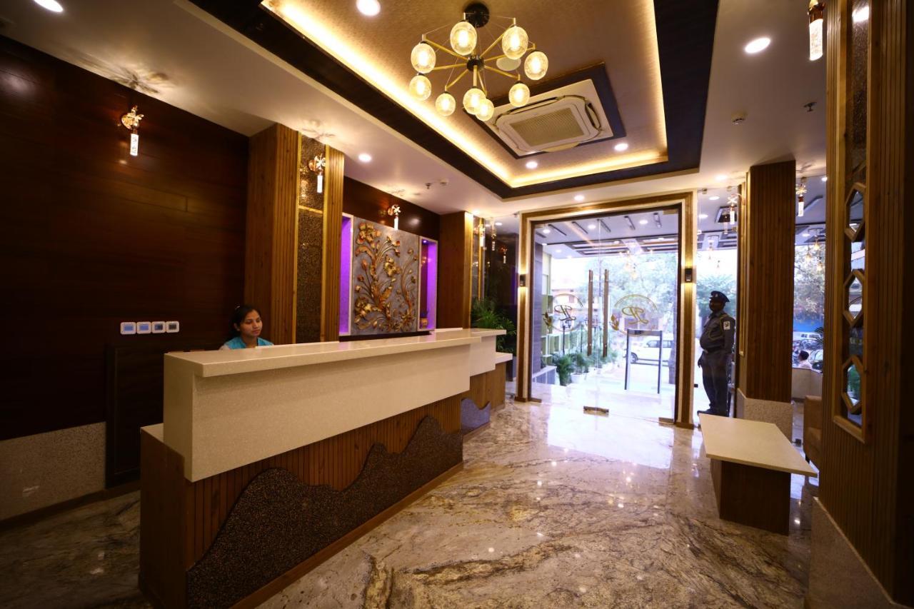Prime Land Hotell Varanasi Exteriör bild