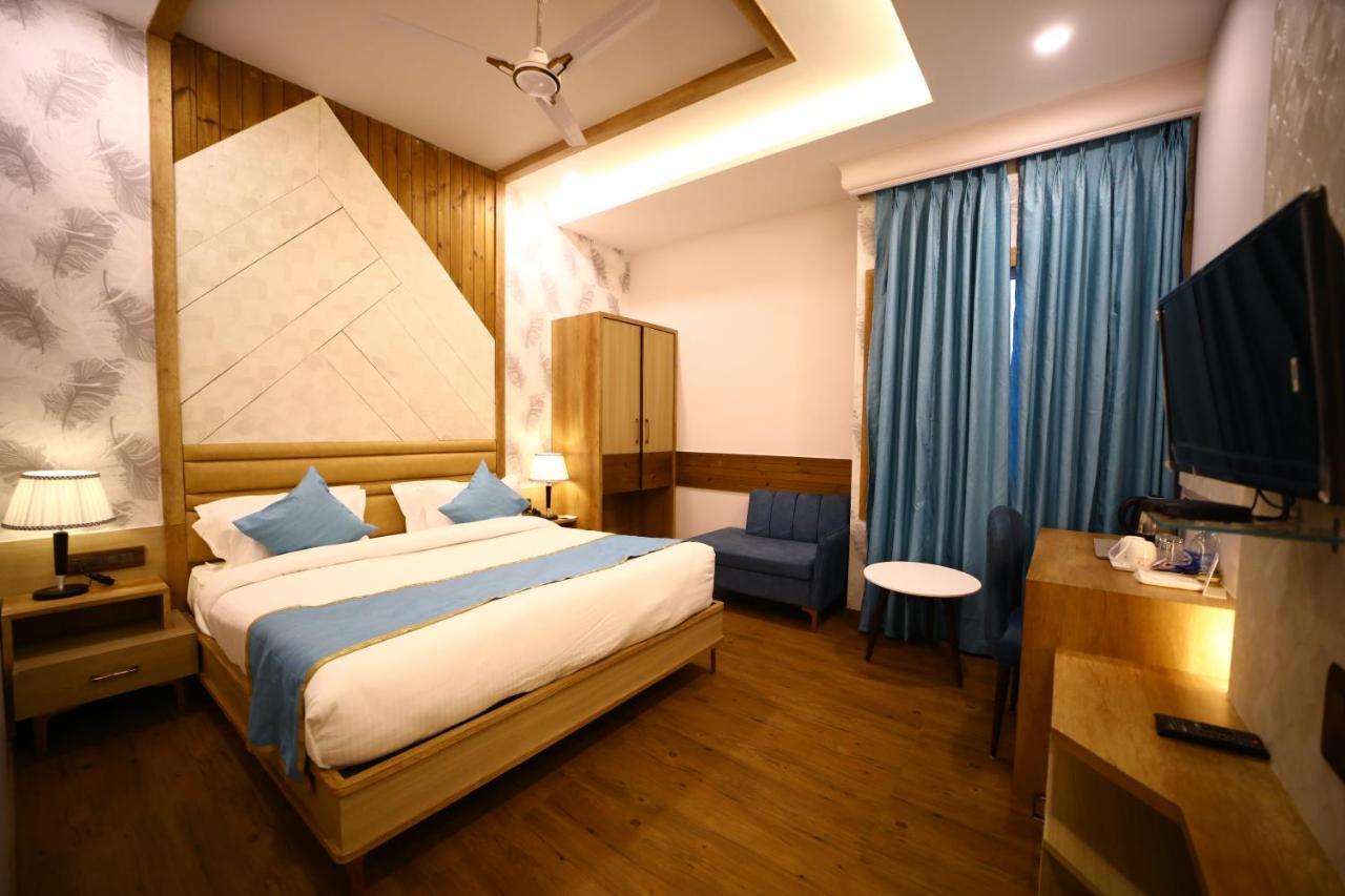 Prime Land Hotell Varanasi Exteriör bild