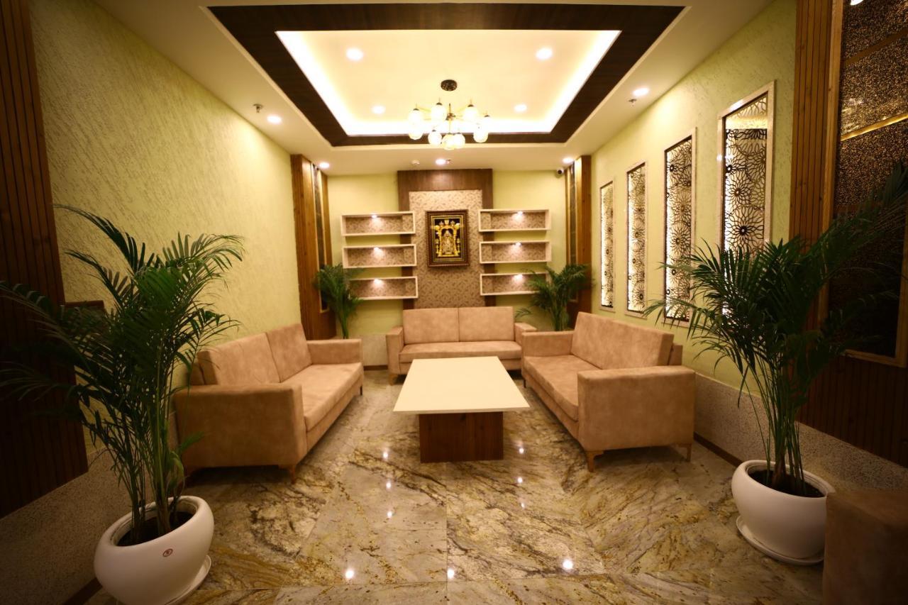 Prime Land Hotell Varanasi Exteriör bild