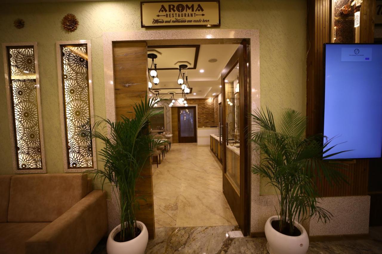 Prime Land Hotell Varanasi Exteriör bild