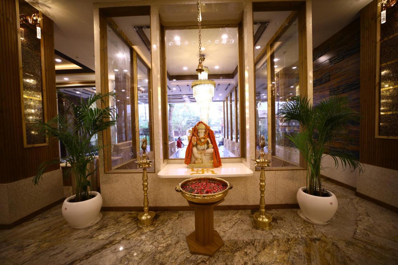 Prime Land Hotell Varanasi Exteriör bild