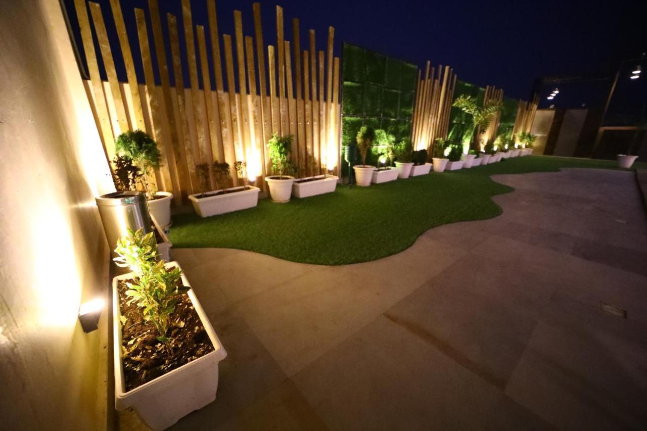 Prime Land Hotell Varanasi Exteriör bild