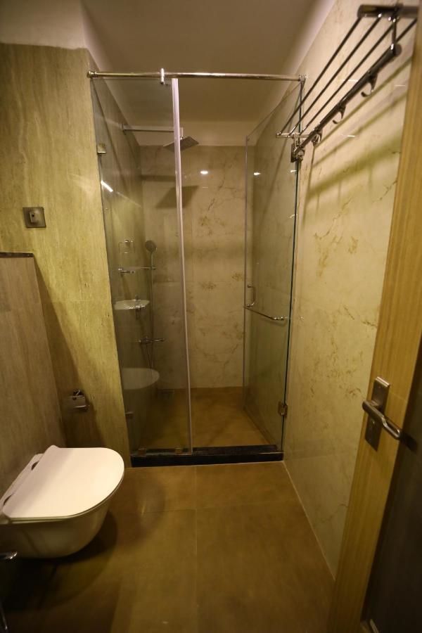 Prime Land Hotell Varanasi Exteriör bild