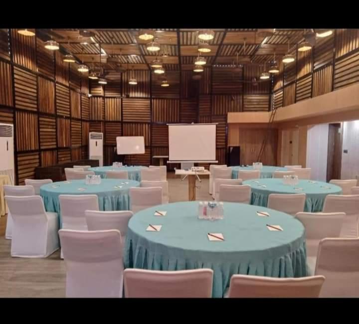 Prime Land Hotell Varanasi Exteriör bild