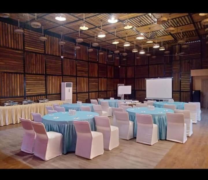 Prime Land Hotell Varanasi Exteriör bild