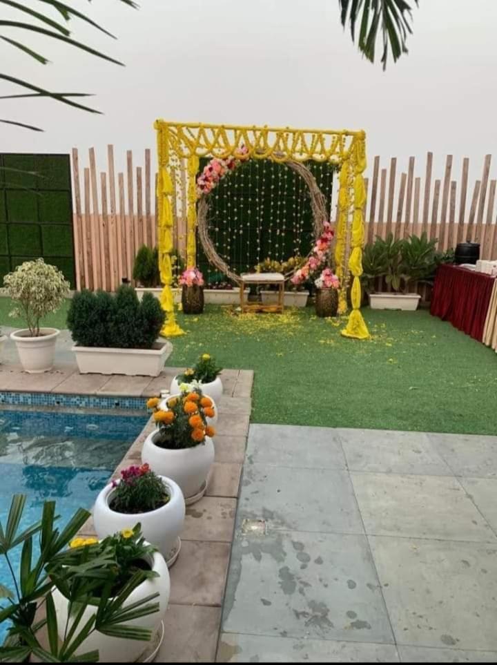 Prime Land Hotell Varanasi Exteriör bild