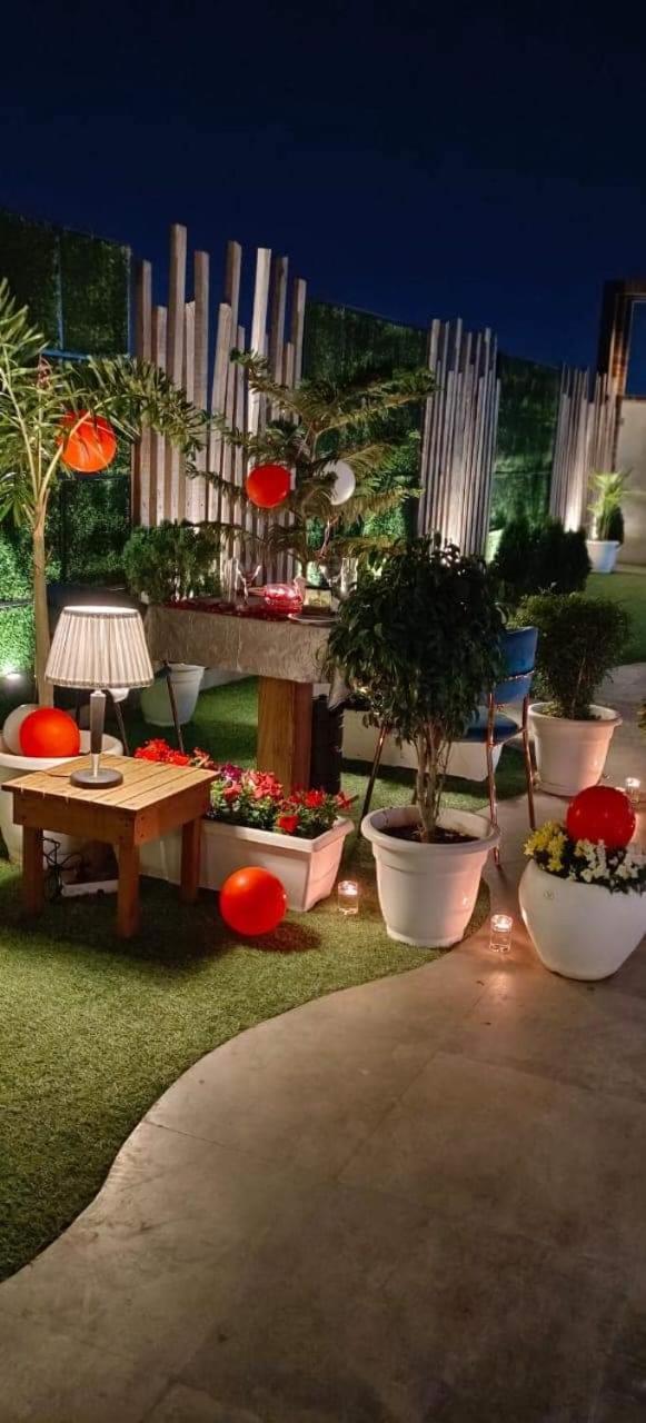 Prime Land Hotell Varanasi Exteriör bild