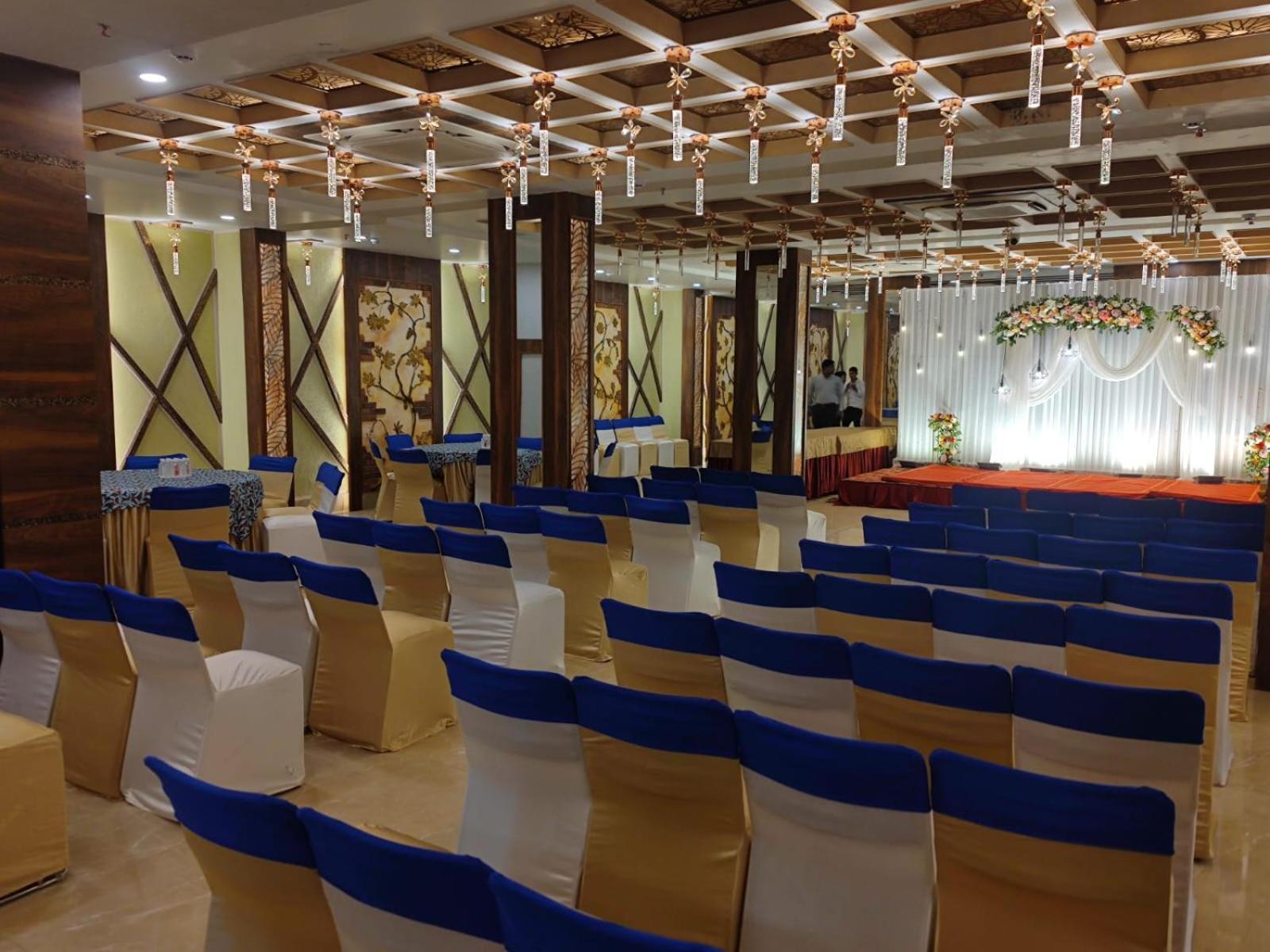 Prime Land Hotell Varanasi Exteriör bild