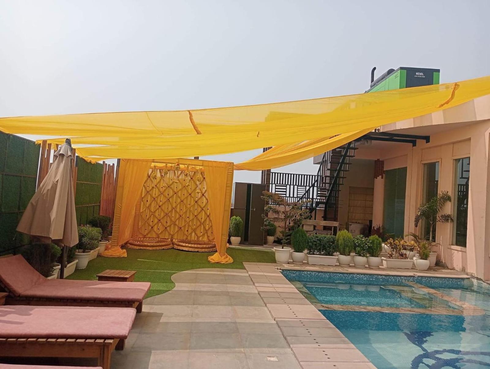 Prime Land Hotell Varanasi Exteriör bild